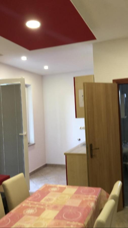 Miro Apartmani Ražanac Eksteriør bilde