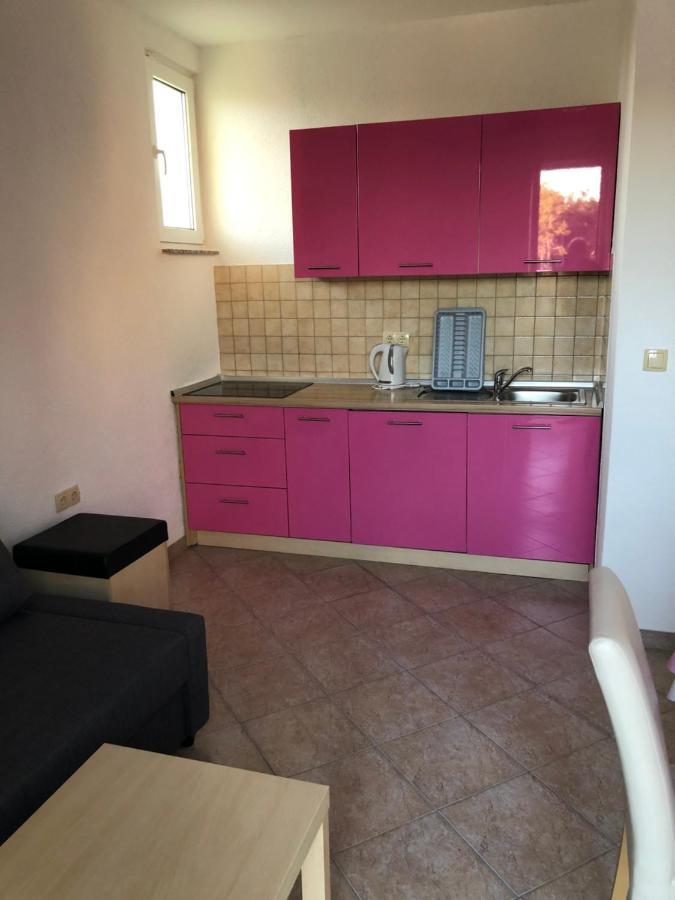 Miro Apartmani Ražanac Eksteriør bilde