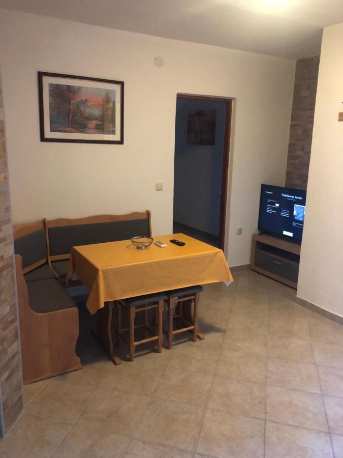 Miro Apartmani Ražanac Eksteriør bilde