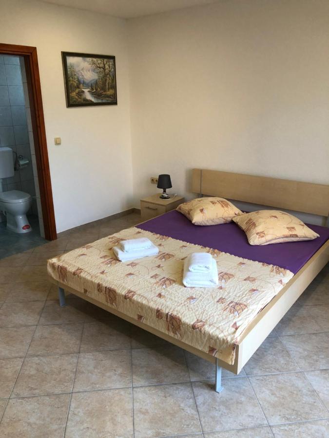 Miro Apartmani Ražanac Eksteriør bilde
