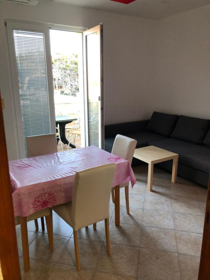 Miro Apartmani Ražanac Eksteriør bilde