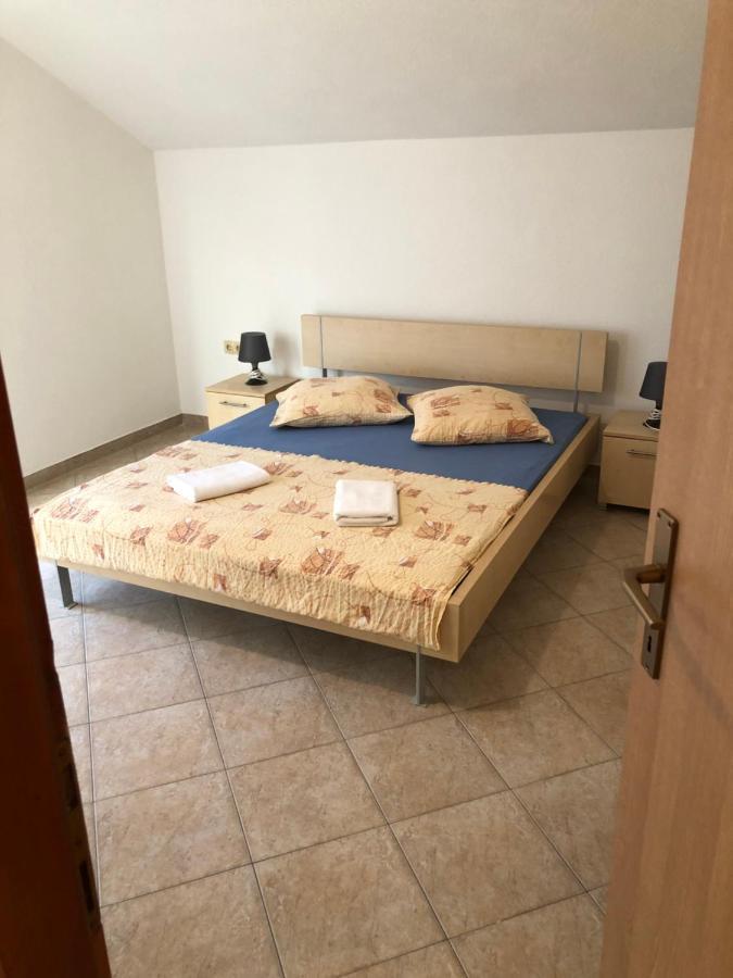 Miro Apartmani Ražanac Eksteriør bilde