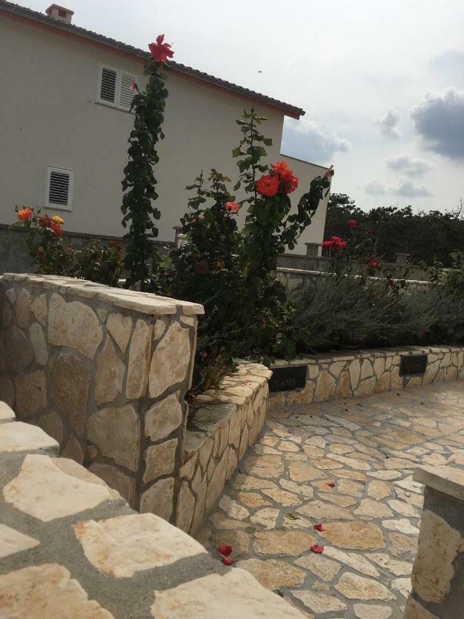 Miro Apartmani Ražanac Eksteriør bilde